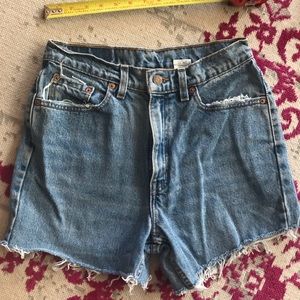 Vintage high waist Levi’s denim shorts